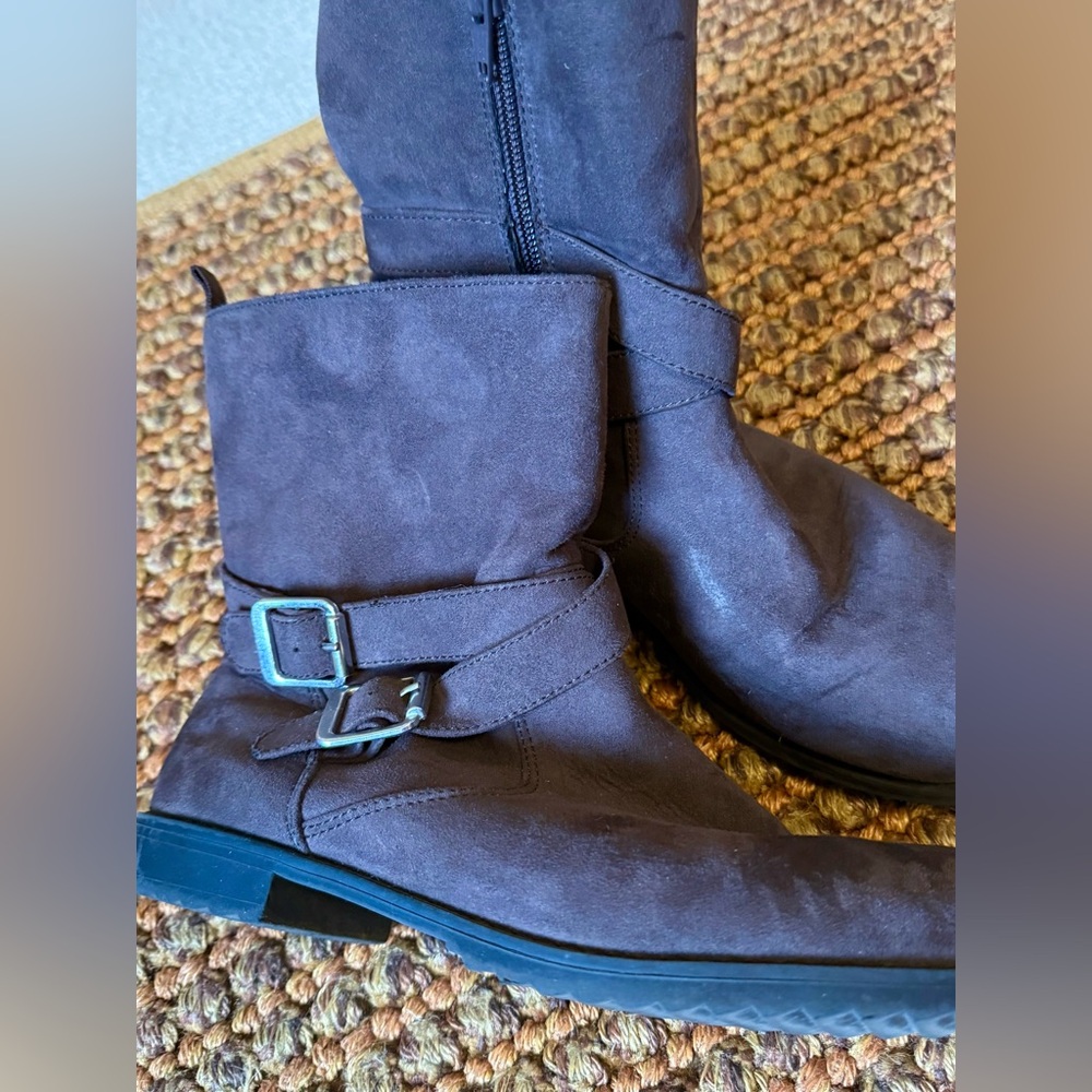 Stylish Girls Chocolate Brown Boots Youth - Size 4